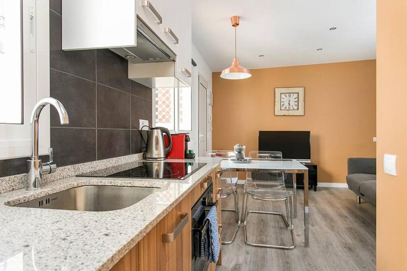 Cozy&New With Terrace Apartment L'Hospitalet de Llobregat Exterior photo